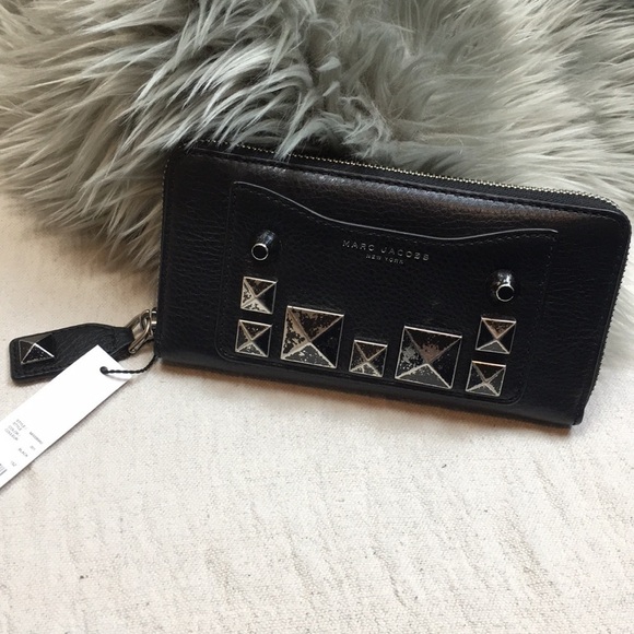Marc Jacobs Black Recruit Chipped Studs Wallet NWT - Picture 1 of 8